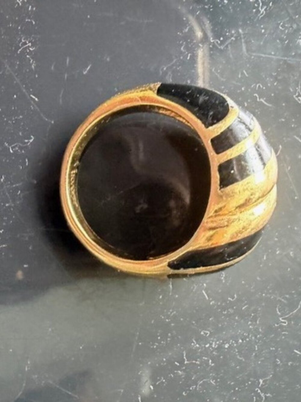 Avon 1986 Gold tone and black enamel stripe size 7 costume ring original owner